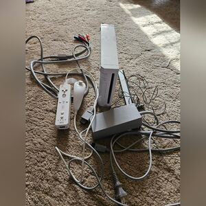Nintendo Wii Console W/one Remote, Nunchuck, Sensor Bar And Cords.